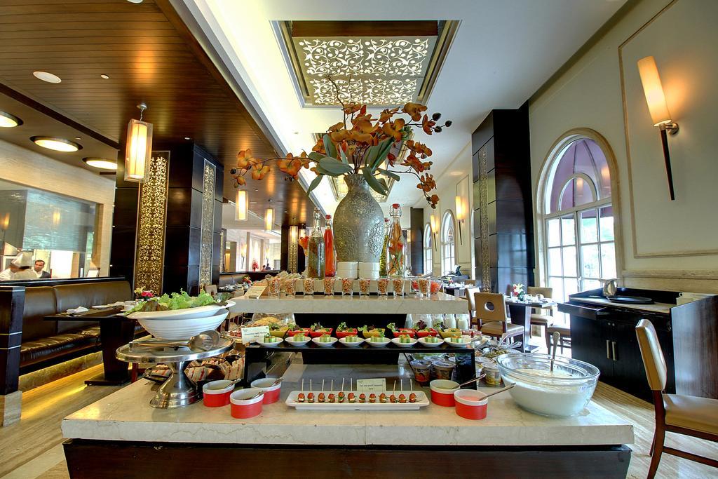 The Pllazio Hotel Gurgaon Extérieur photo