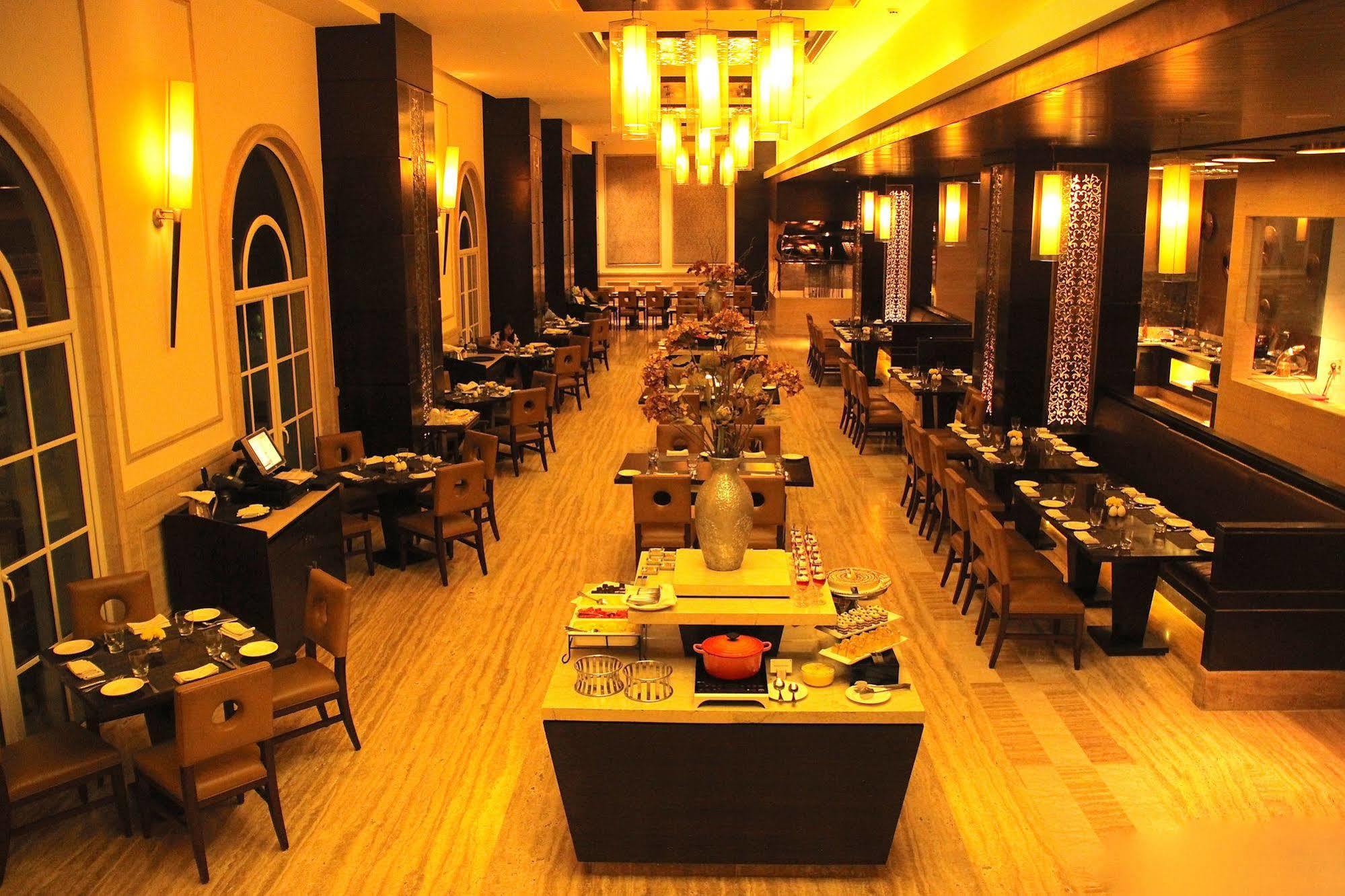 The Pllazio Hotel Gurgaon Extérieur photo