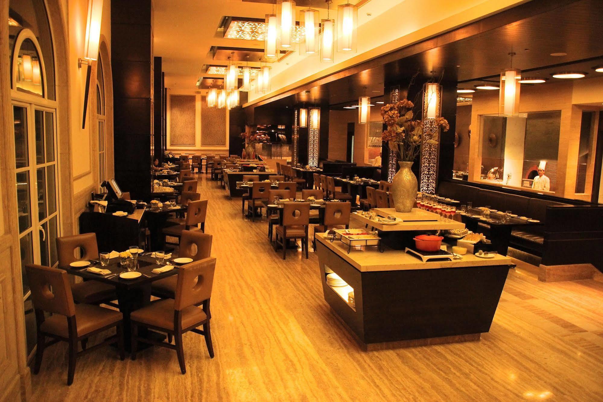 The Pllazio Hotel Gurgaon Extérieur photo