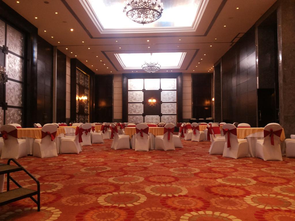 The Pllazio Hotel Gurgaon Extérieur photo
